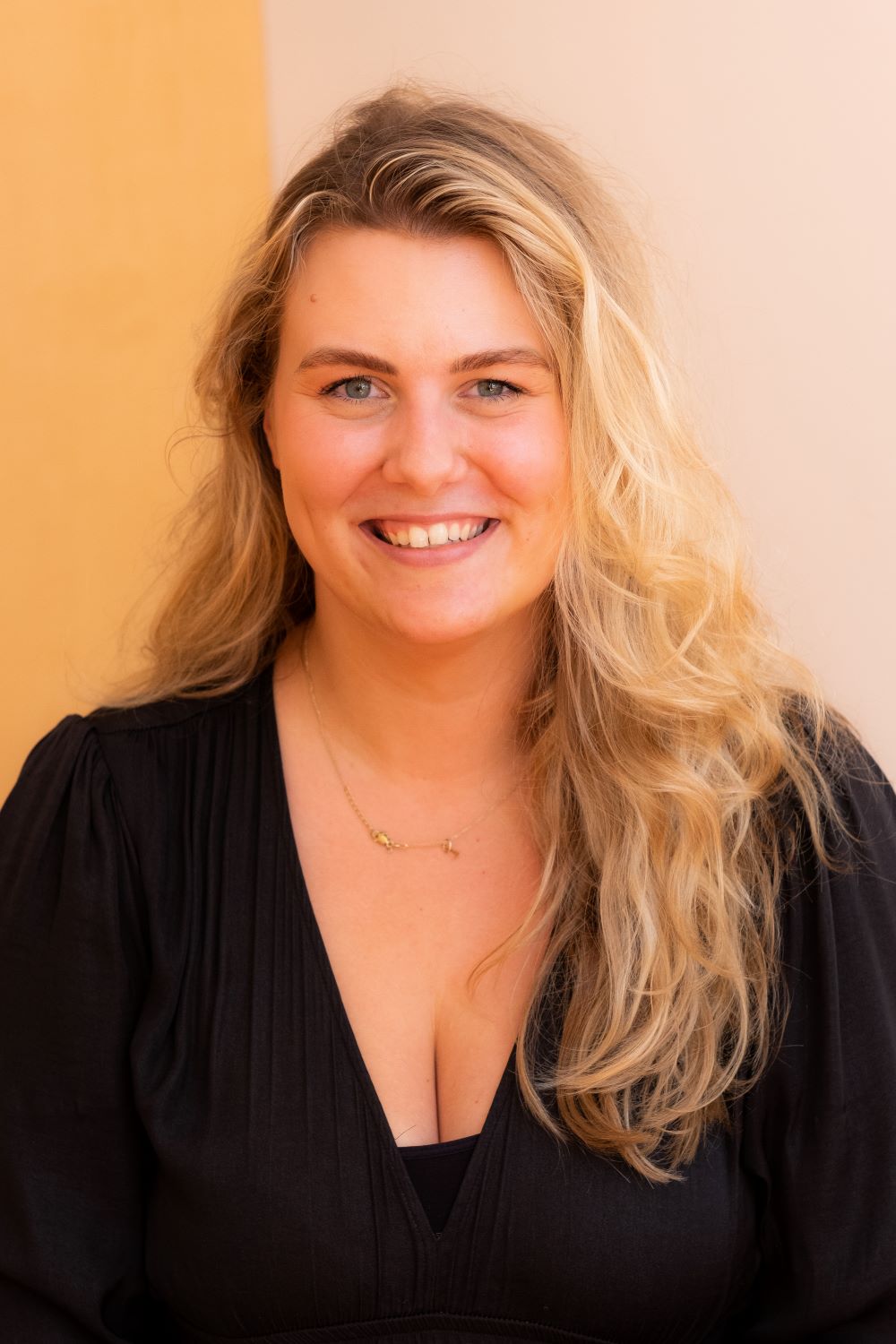 frontal portrait, blonde woman, smiling, natural light
